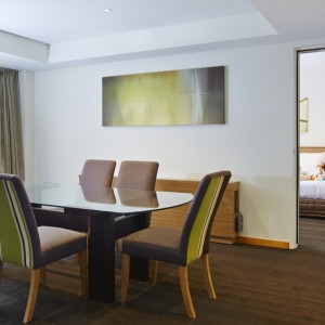 Deluxe_Suite_Dining_Area