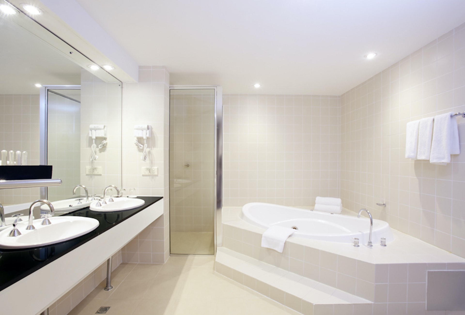 Presidential Suite Accommodation | Bathroom | Crowne Plaza Canberra