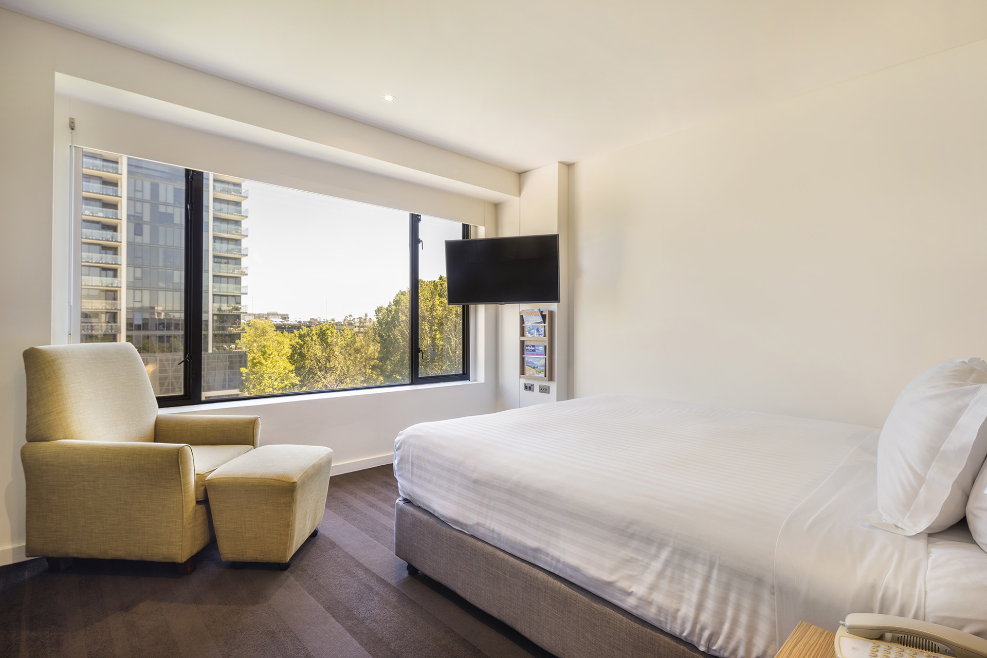 Superior accommodation room | King Bed | Crowne Plaza Canberra