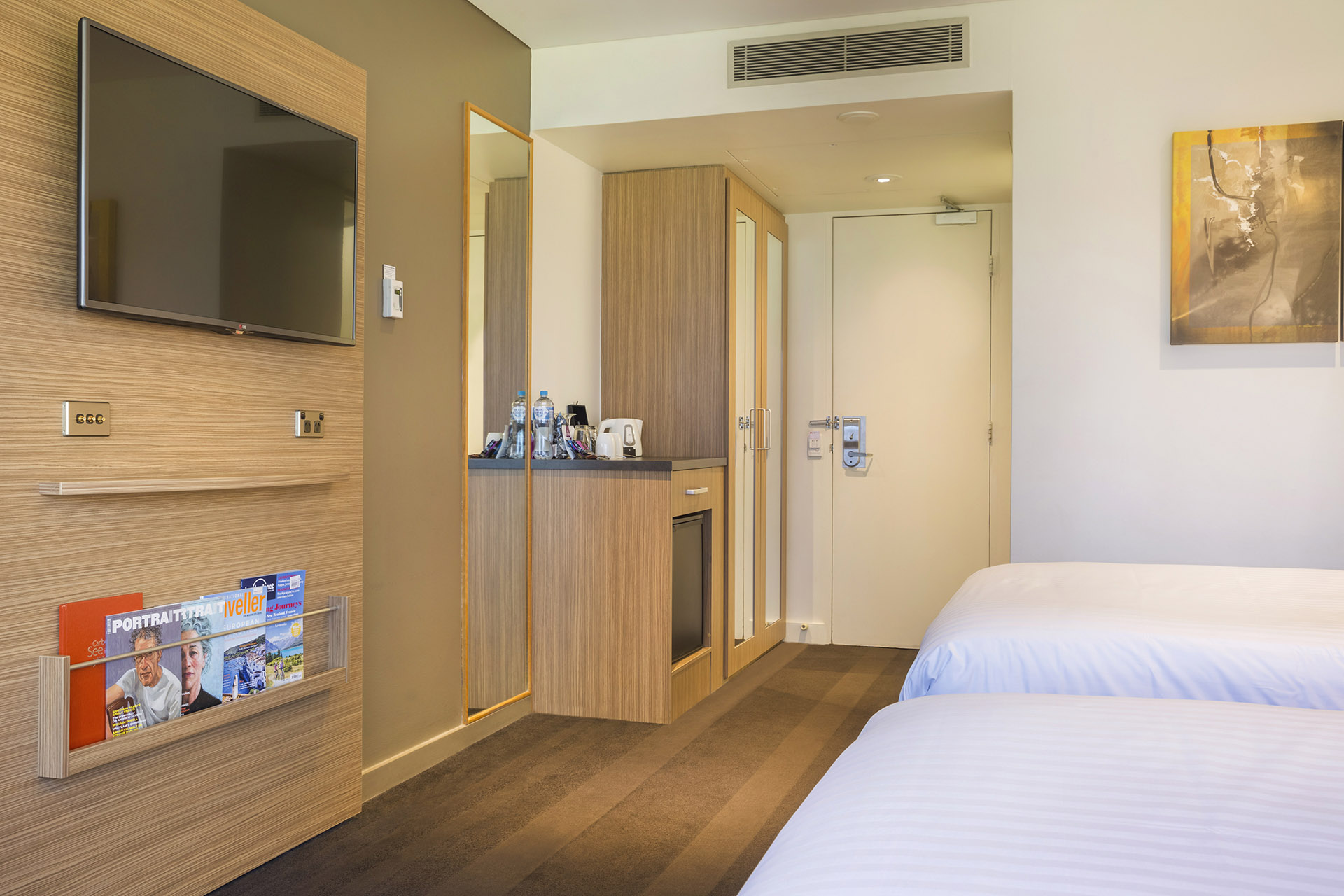 Superior accommodation room | Twin Bed | Crowne Plaza Canberra