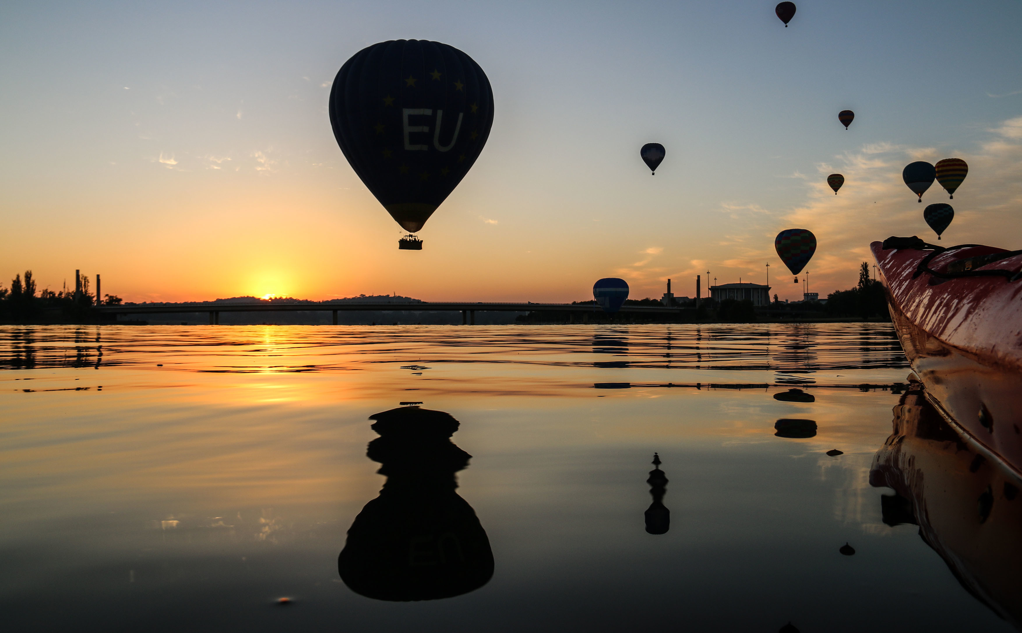 Hot air balloons over Lake Burley Griffin