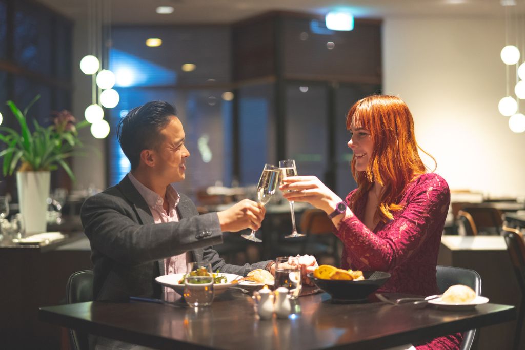 CBR pre-theatre dining Couple dining at Redsalt Restaurant, Crowne Plaza Canberra
